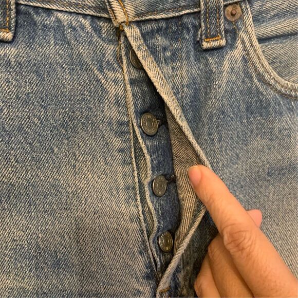 Vintage Levi's 501 Women's Distressed Button Fly Jeans Blue Size 31x31 - Picture 4 of 6
